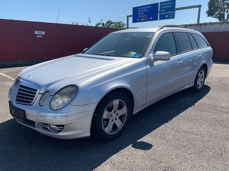 Gebraucht Mercedes E220 170 PS (125 kW) 2007 Silber Limousine