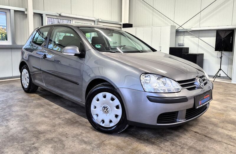 Grau Gebraucht 2006 VW Golf V Trendline Limousine | 3.390 € (Fairer Preis) - Bild 1/4