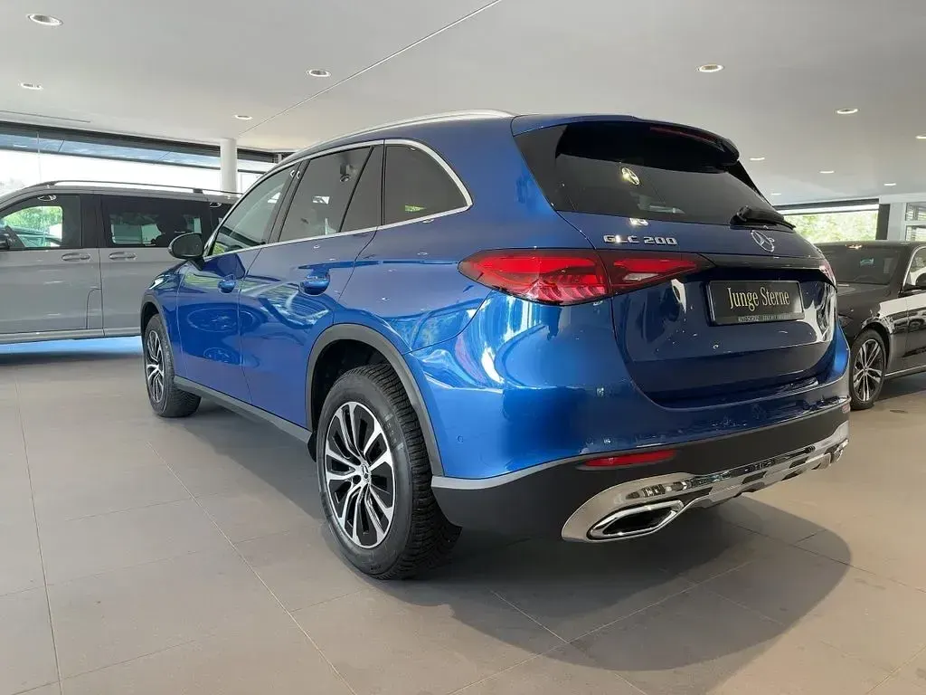 Gebraucht Mercedes GLC200 Avantgarde 204 PS (150 kW) 2024 Blau SUV
