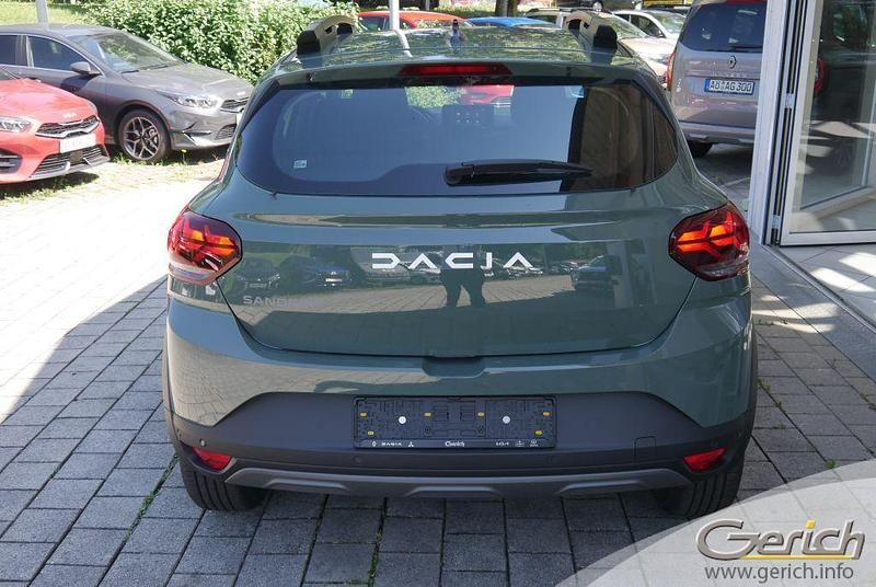 Gebraucht Dacia Sandero Expression 91 PS (66 kW) 2024 Safarigrüngrau metallic Kleinwagen