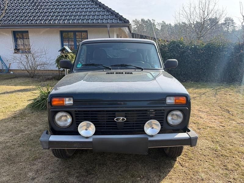 Second-hand Lada niva 83 CP (61 kW) 2014 Verde SUV
