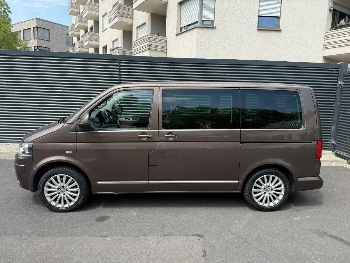 Gebraucht VW Multivan Highline 179 PS (131 kW) 2011 Braun Van / Kleinbus