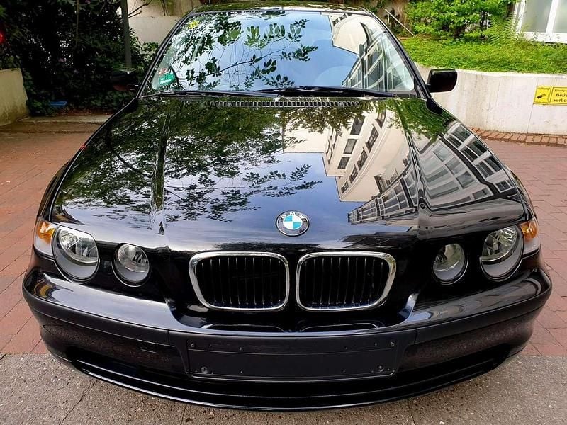 Schwarz Gebraucht 2002 BMW 316 Compact Kleinwagen | 5.990 € - Bild 1/4