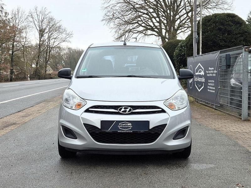 Gebraucht Hyundai i10 Edition 69 PS (50 kW) 2012 Silber Kleinwagen