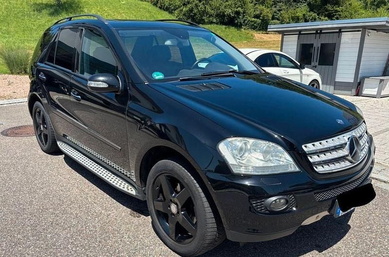 Schwarz Gebraucht 2008 Mercedes ML320 SUV | 9.999 € (Fairer Preis) - Bild 1/4