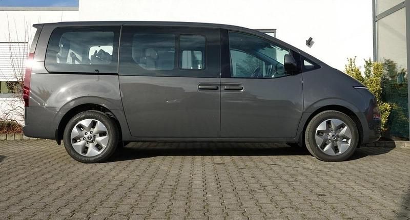 Neu Hyundai Staria 224 PS (164 kW) 2025 Metallic Van / Kleinbus