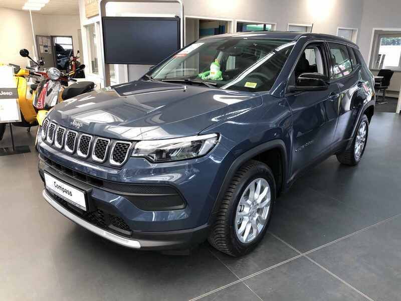 Blau Gebraucht 2025 Jeep Compass Altitude SUV | 31.389 € (Superpreis) - Bild 1/4
