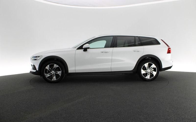 Gebraucht Volvo V60 CC Plus 197 PS (144 kW) 2023 Weiß Kombi