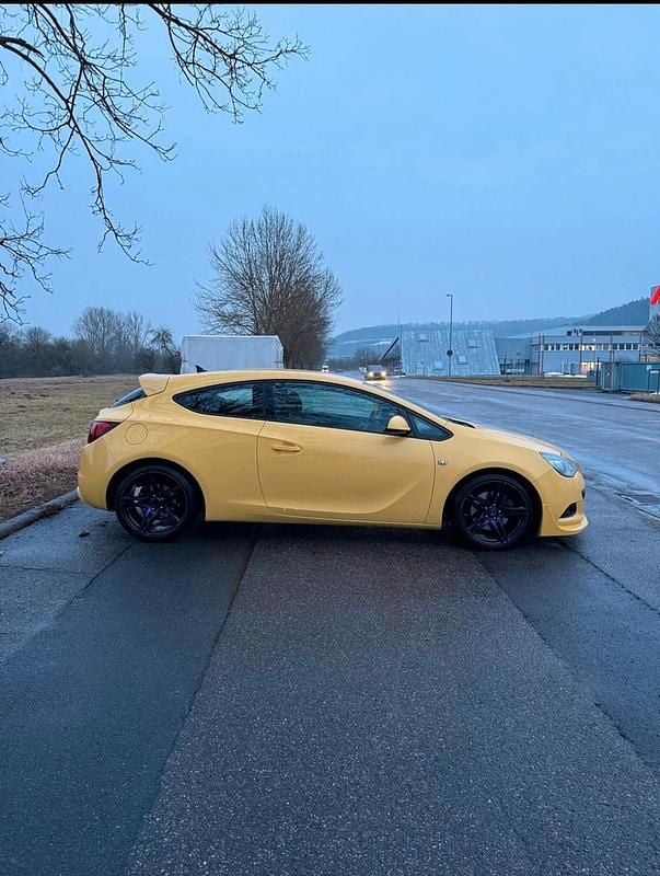 Gebraucht Opel Astra GTC 180 PS (132 kW) 2011 Gelb Limousine