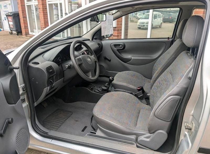 Second-hand Opel Corsa 75 CP (55 kW) 2001 Argintiu Hatchback