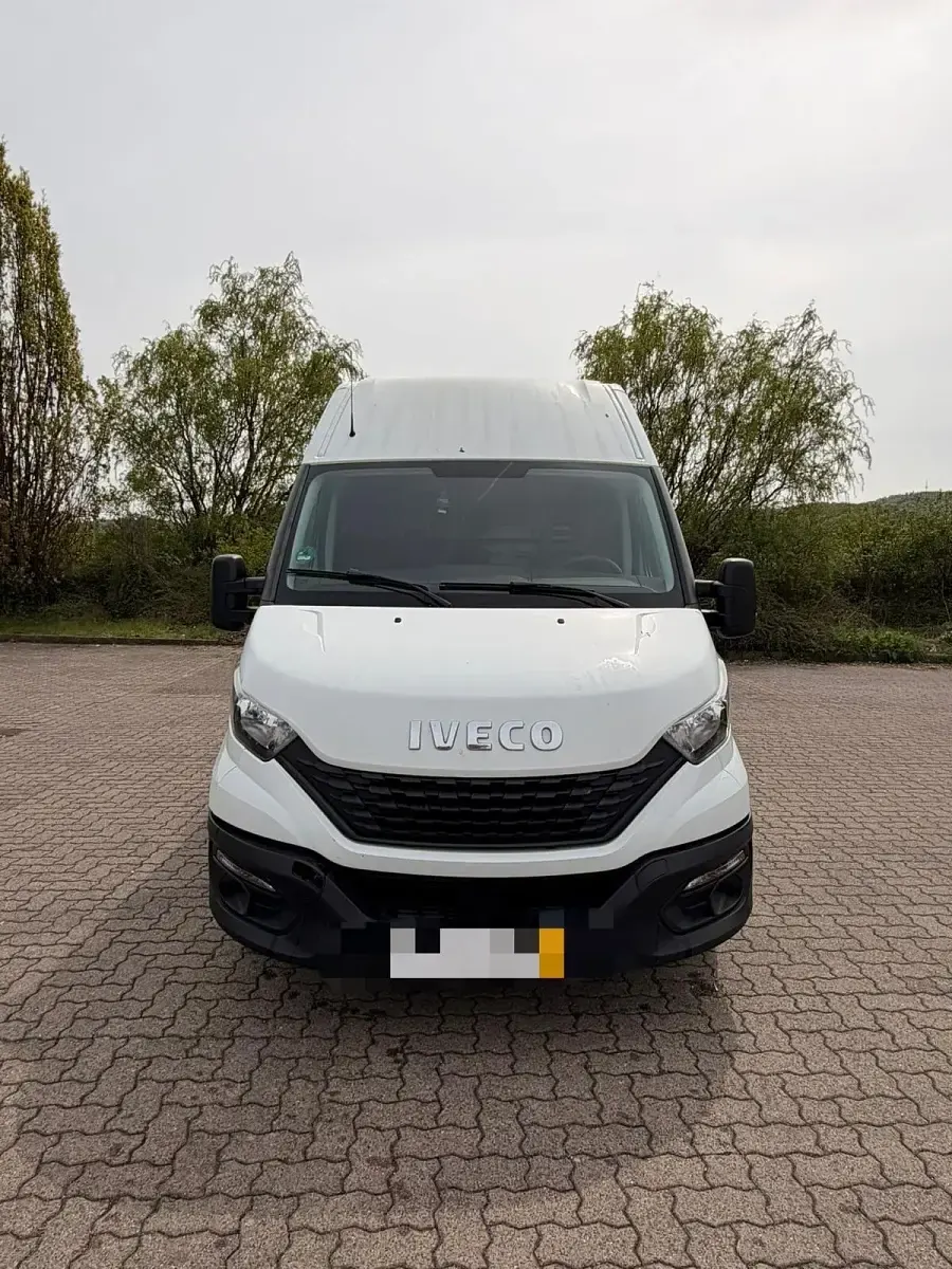 Second-hand Iveco Daily 136 CP (100 kW) 2020 Alb Monovolum