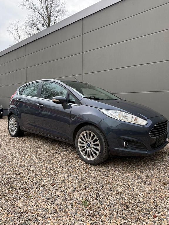 Gebraucht Ford Fiesta 101 PS (74 kW) 2013 Grau Kleinwagen