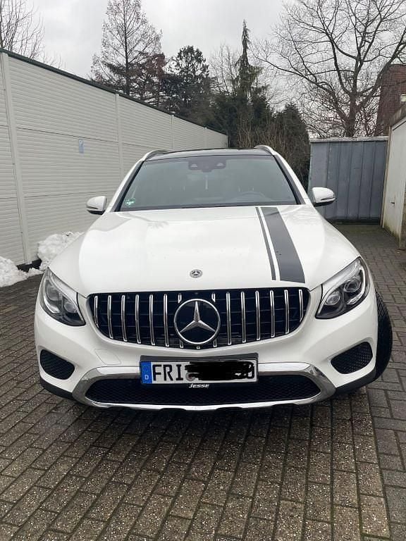 Weiß Gebraucht 2019 Mercedes GLC350 SUV | 31.900 € (Fairer Preis) - Bild 1/4