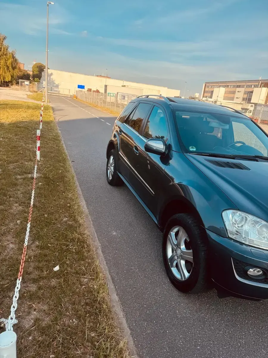 Gebraucht Mercedes ML350 231 PS (169 kW) 2010 Grau SUV