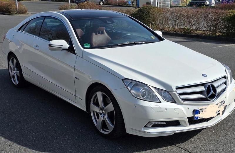Gebraucht Mercedes E350 231 PS (169 kW) 2009 Weiß Coupé