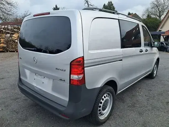 Gebraucht Mercedes Vito 136 PS (100 kW) 2022 Silber Van