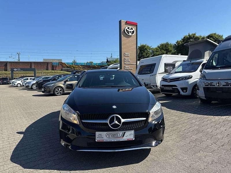 Schwarz Gebraucht 2016 Mercedes A180 Style Limousine | 13.499 € (Fairer Preis) - Bild 1/4