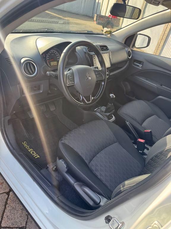 Second-hand Mitsubishi Space Star Select+ 71 CP (52 kW) 2023 Negru Hatchback