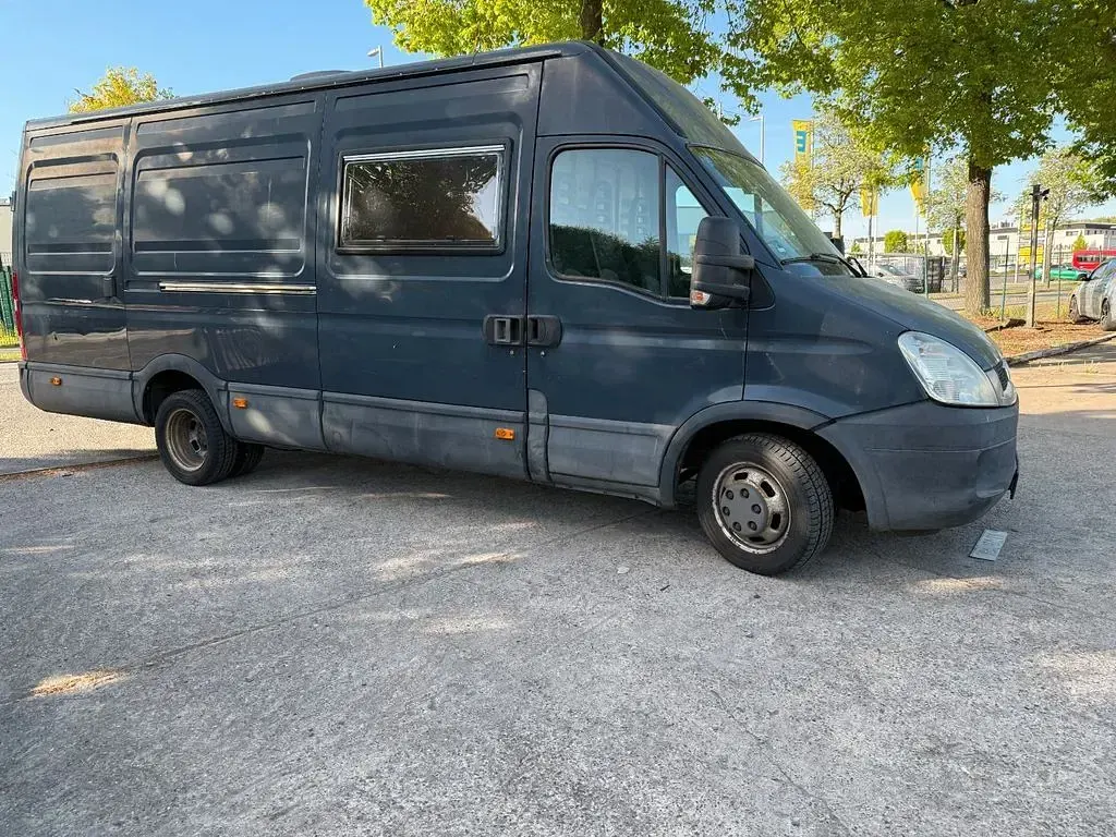 Second-hand Iveco Daily 126 CP (92 kW) 2011 Gri Break