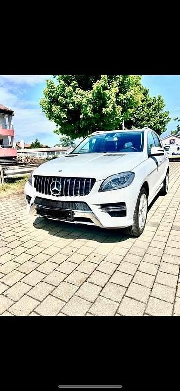 Weiß Gebraucht 2015 Mercedes ML350 SUV | 26.500 € (Etwas zu teuer) - Bild 1/4