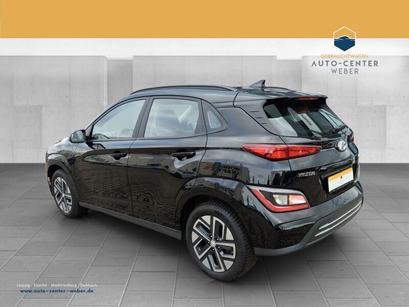 Gebraucht Hyundai Kona Select 100 kW (136 PS) 2022 Schwarz SUV