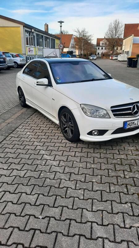 Weiß Gebraucht 2009 Mercedes C220 AMG Limousine | 7.900 € (Fairer Preis) - Bild 1/4