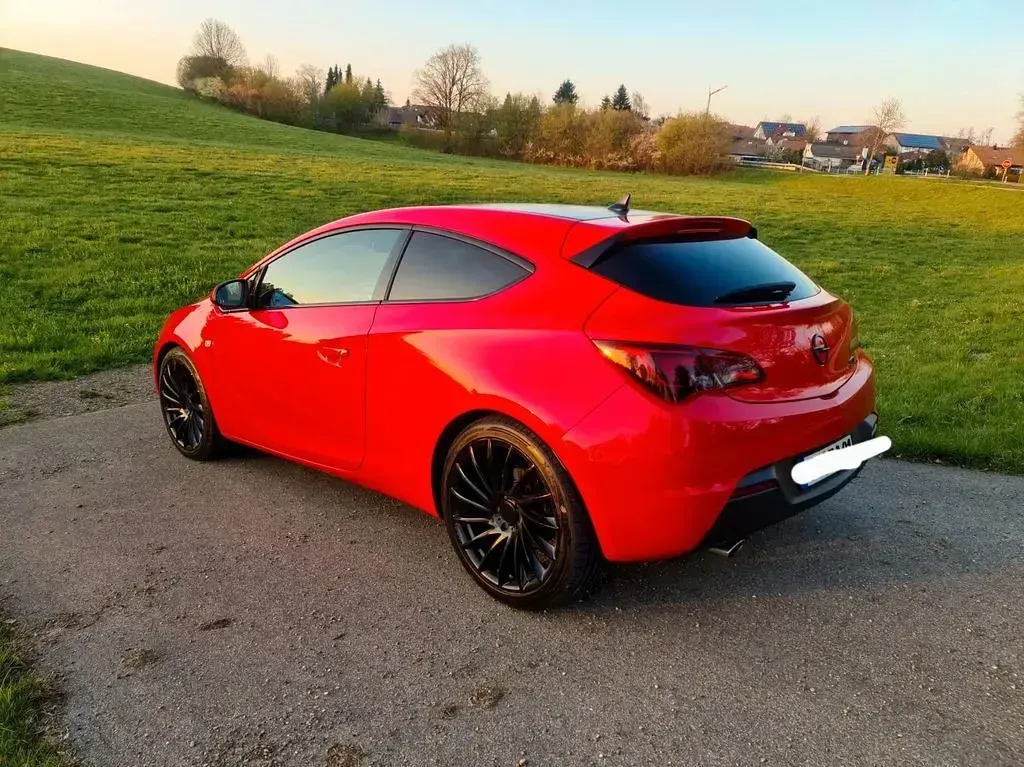 Gebraucht Opel Astra GTC Edition 165 PS (121 kW) 2012 Rot Limousine