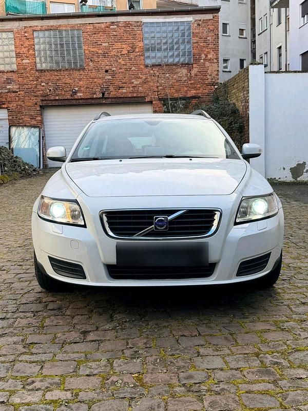 Gebraucht Volvo V50 109 PS (80 kW) 2009 Weiß Kombi