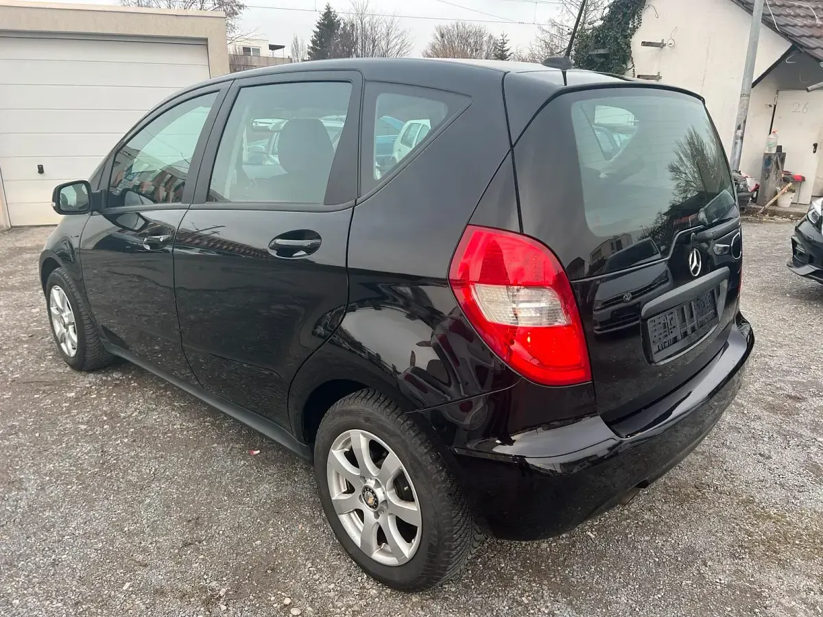 Gebraucht Mercedes A160 95 PS (69 kW) 2010 Schwarz Limousine