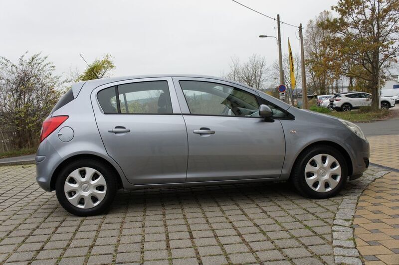Gebraucht Opel Corsa Edition 90 PS (66 kW) 2009 Silber Kleinwagen