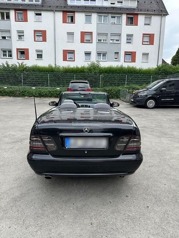 Schwarz Gebraucht 2001 Mercedes 200 Cabrio | 4.999 € (Guter Preis) - Bild 1/4
