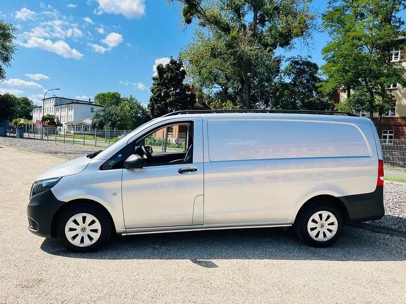 Silber Gebraucht 2017 Mercedes Vito Van / Kleinbus | 16.900 € (Guter Preis) - Bild 1/4