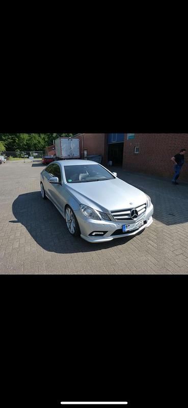 Gebraucht 2010 Mercedes E500 AMG Coupé | 18.000 € - Bild 1/4