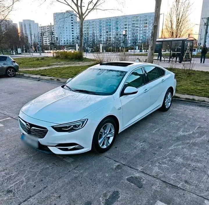 Gebraucht Opel Insignia Innovation 141 PS (103 kW) 2017 Weiß Limousine