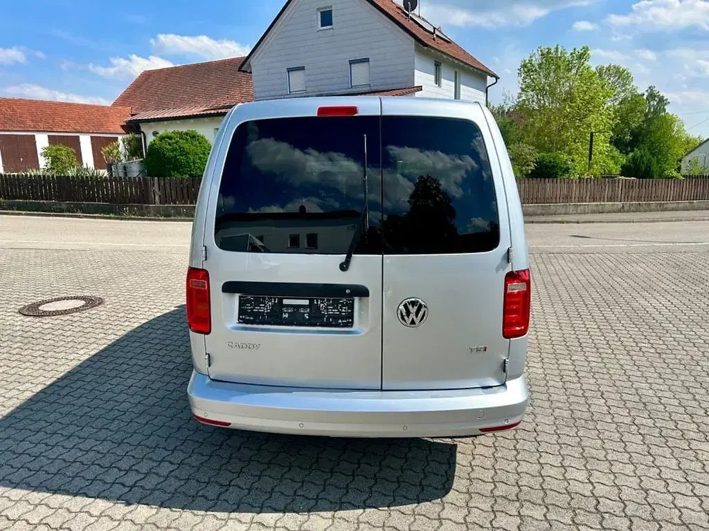Używany VW Caddy Maxi Trendline 125 KM (91 kW) 2017 Srebrny Minivan