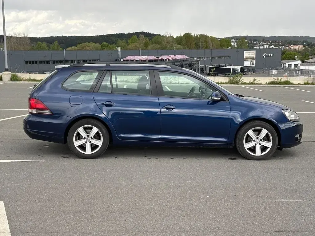Używany VW Golf VI Trendline 105 KM (77 kW) 2011 Niebieski Hatchback