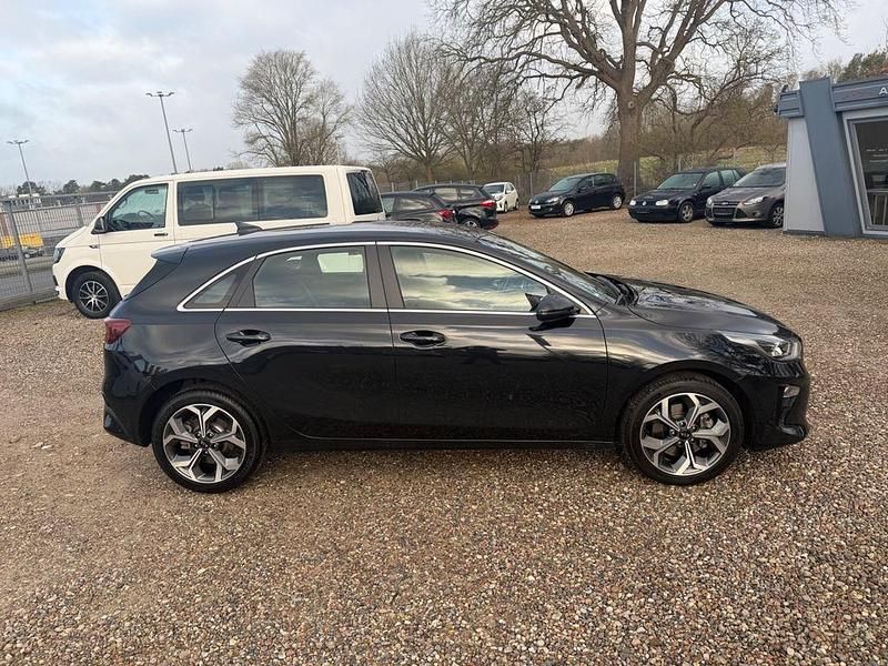 Gebraucht Kia Ceed 136 PS (100 kW) 2021 Schwarz Kleinwagen