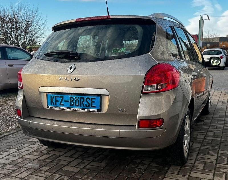 Gebraucht Renault Clio GrandTour Dynamique 101 PS (74 kW) 2011 Braun Kombi