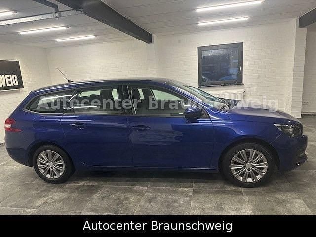 Gebraucht Peugeot 308 SW Active 131 PS (96 kW) 2019 Blau Kombi