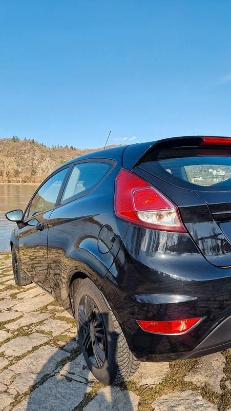 Gebraucht Ford Fiesta 95 PS (69 kW) 2013 Schwarz Kleinwagen