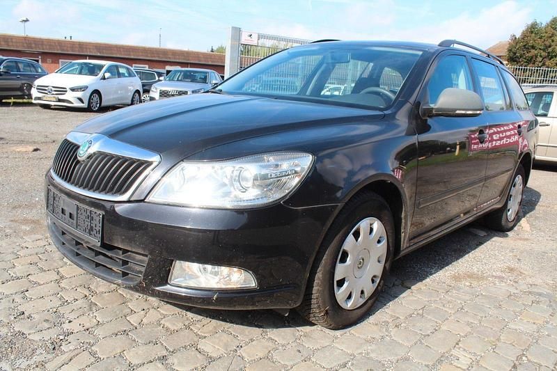 Schwarz Gebraucht 2011 Skoda Octavia Ambiente Kombi | 2.780 € (Fairer Preis) - Bild 1/4