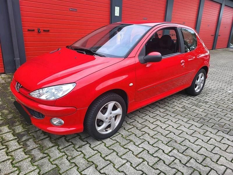 Rot Gebraucht 2005 Peugeot 206 Kleinwagen | 1.950 € (Fairer Preis) - Bild 1/4
