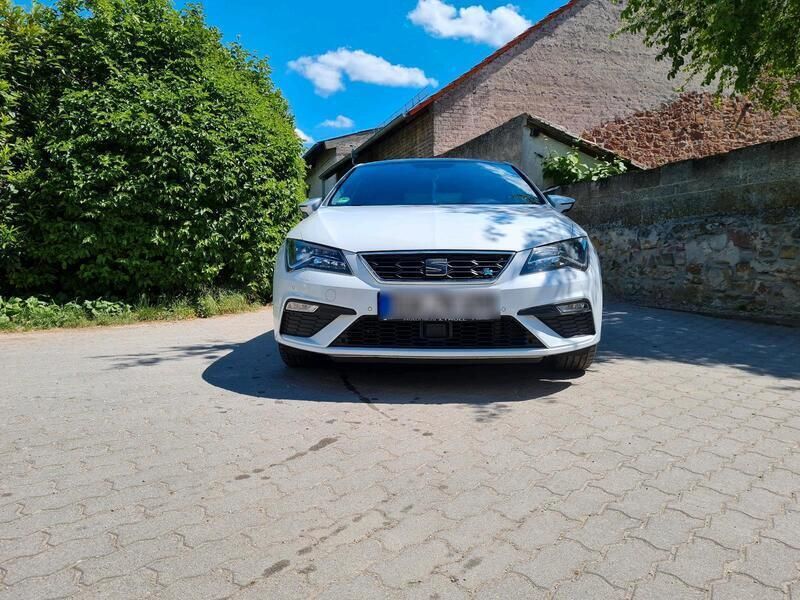 Weiß Gebraucht 2017 Seat Leon FR Limousine | 13.200 € (Fairer Preis) - Bild 1/4