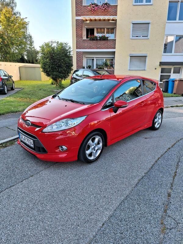 Rot Gebraucht 2009 Ford Fiesta Kleinwagen | 3.300 € (Etwas zu teuer) - Bild 1/4