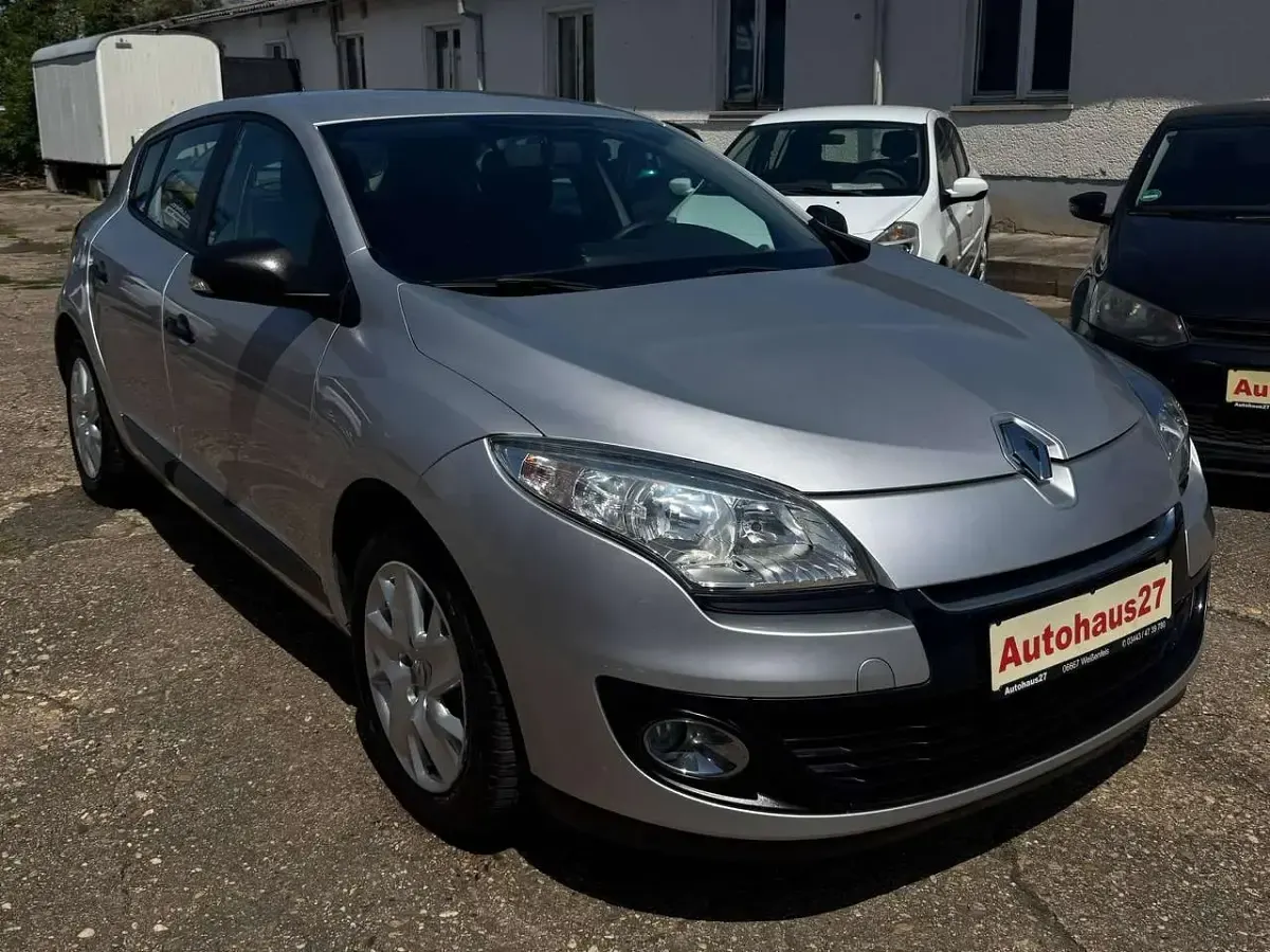 Gebraucht Renault Mégane III 101 PS (74 kW) 2012 Silber Limousine