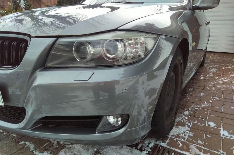 Gebraucht BMW 320 177 PS (130 kW) 2009 Grau Kombi