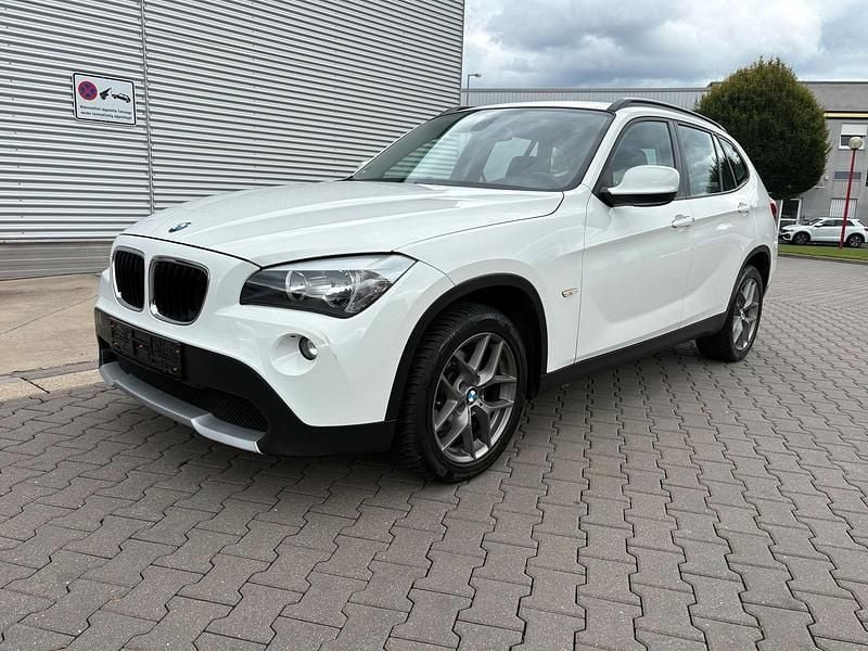 Weiß Gebraucht 2012 BMW X1 Sport Line SUV | 7.990 € (Superpreis) - Bild 1/4