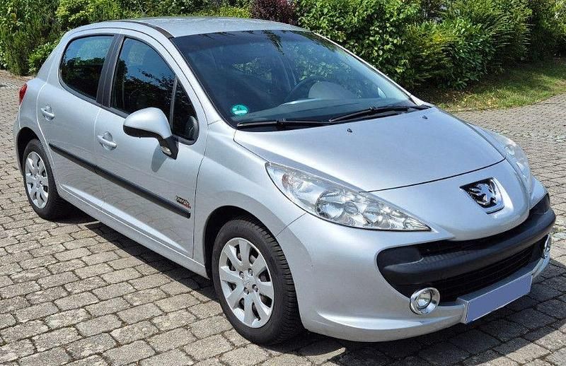 Silber Gebraucht 2009 Peugeot 207 Tendance Limousine | 2.600 € (Fairer Preis) - Bild 1/4