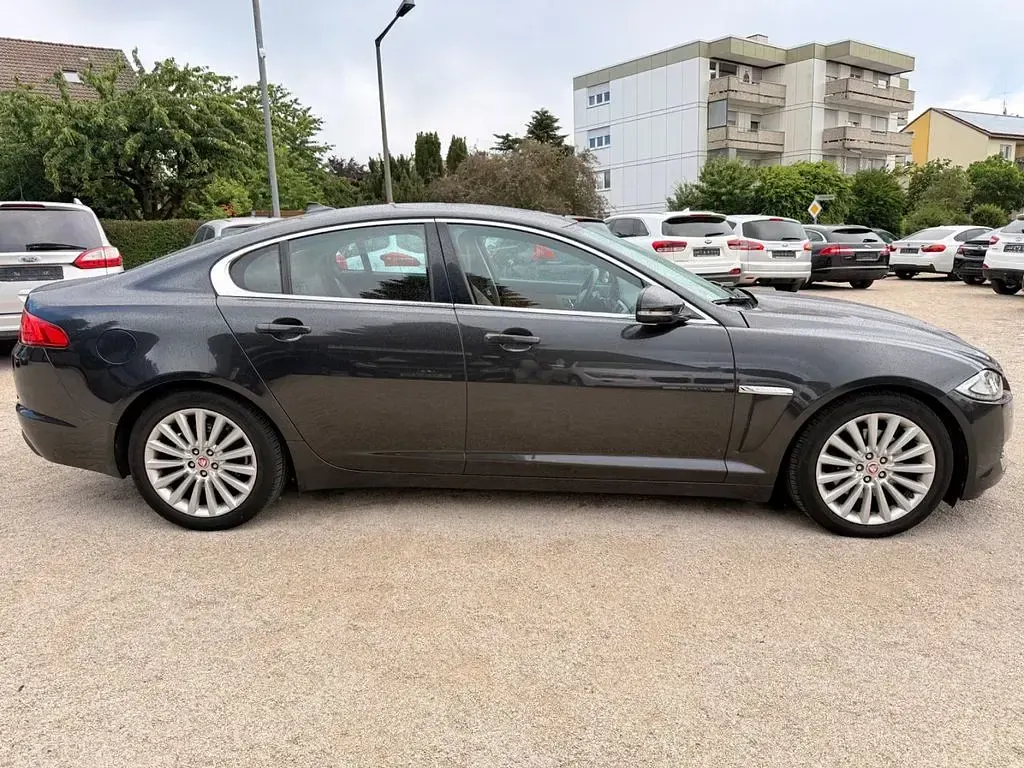 Gebraucht Jaguar XF 200 PS (147 kW) 2015 Grau Limousine