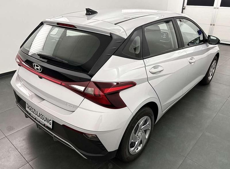 Neu Hyundai i20 79 PS (58 kW) 2025 Lumengrau Kleinwagen